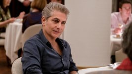lora-dern-ustroila-majklu-imperioli-arostnuu-telefonnuu-scenu-v-belom-lotose.jpg lora-dern-ustroila-majklu-imperioli-arostnuu-telefonnuu-scenu-v-belom-lotose.jpg