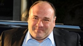 aktery-rezissery-i-politiki-prostilis-s-dzejmsom-gandol-fini.jpg