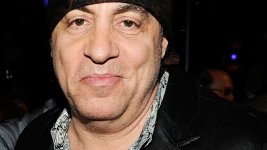 stiven-van-zandt-rasskazal-o-novom-etape-e-street-band.jpg