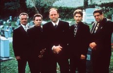 gil-dia-scenaristov-priznala-klan-soprano-lucsim-napisannym-serialom.jpg