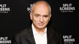poklonniki-rezko-otreagirovali-na-cernyj-ekran-v-finale-klana-soprano.jpg