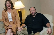dzejms-gandol-fini-i-melissa-leo-nasli-novye-obrazy-v-dobro-pozalovat-k-rajli.webp