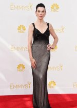 dzulianna-margulis-ob-asnala-muzu-uslovnosti-horosej-zeny.jpg