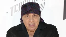 stiven-van-zandt-rasskazal-kak-druzba-so-springstinom-pomogla-sozdat-sil-vio.webp