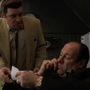 The Sopranos (Клан Сопрано) | Тони просит Полли забрать у русского деньги