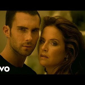 Maroon 5 - She Will Be Loved (Official Music Video)